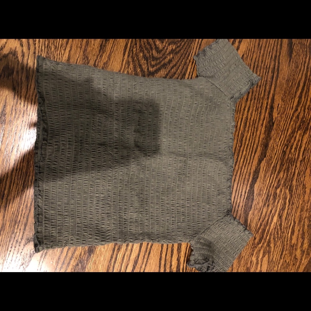 Hollister never worn off shoulder top
